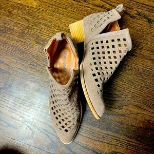 Jeffery Campbell cages leather booties with wire for perfect fit. Size 10